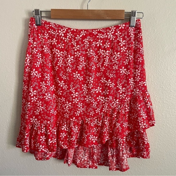 NWT Roxy Face to Love High Waisted Ruffled Mini Skirt Red Floral Size Medium - Picture 3 of 8